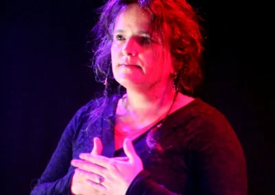 Viviane Boris, auteure compositrice interprète