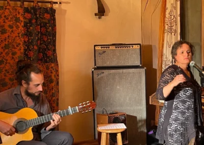 Viviane Boris, auteure compositrice interprète